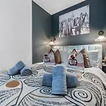 1-Bedroom Luxurious, City Centre, Cosy & Stunning Apartment In Southampton, Sleeps 4, Summer Special Offer! - By Blue Puffin Stays