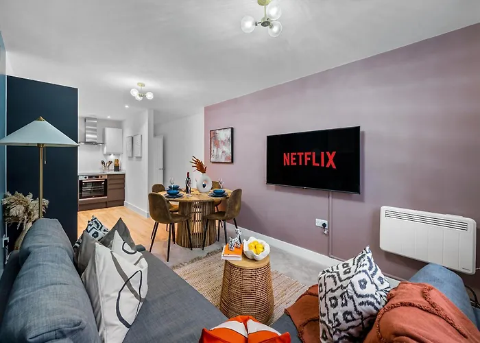 1-Bedroom Luxurious, City Centre, Cosy & Stunning Apartment In Southampton, Sleeps 4, Summer Special Offer! - By Blue Puffin Stays